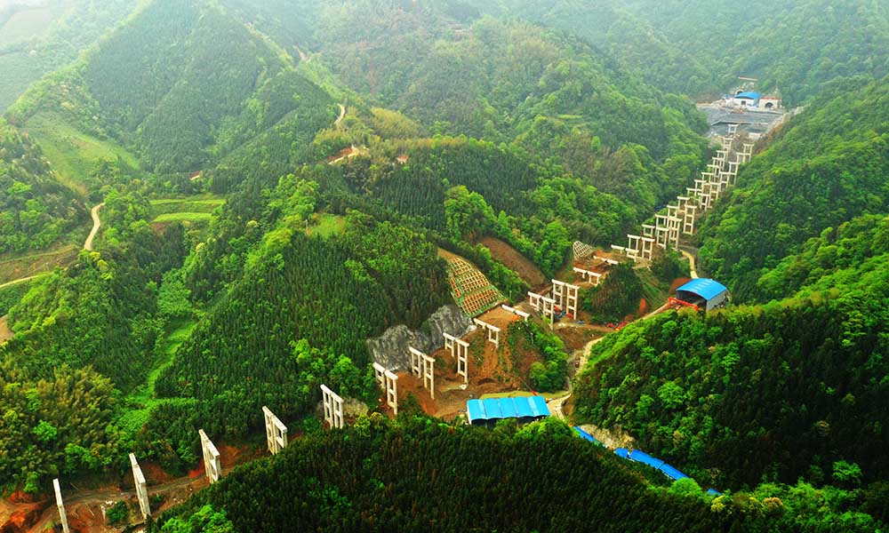 修建中的張官高速。資料圖